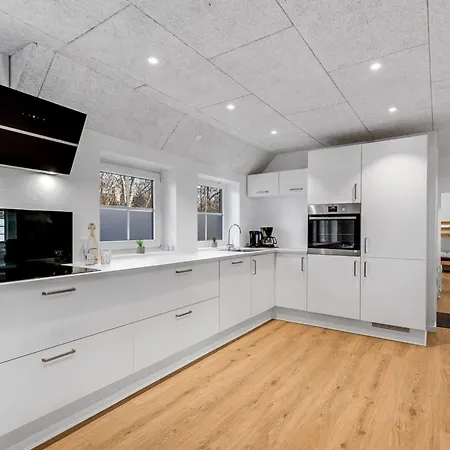 Thana - 1-4km From The Sea By Interhome